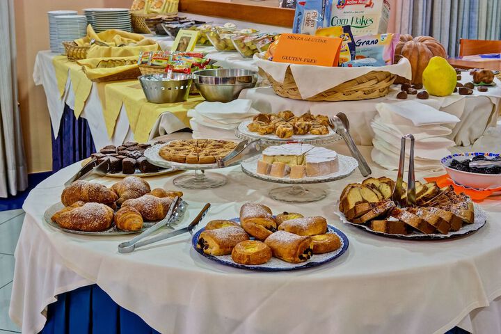 Breakfast/Coffee Service 39 of 92