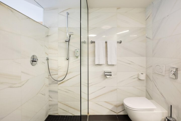 Room 42 of 116