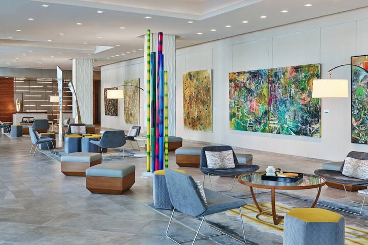 Lobby lounge