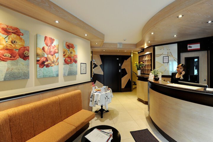 Entrance & Lobby