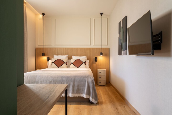 Room 3 of 43