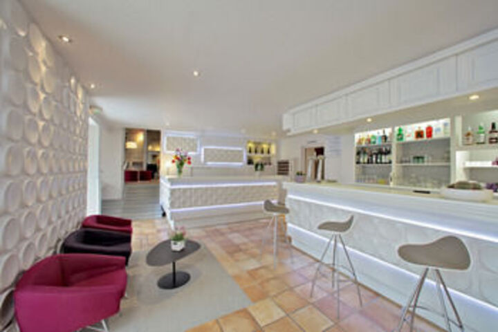 Hotel Bar