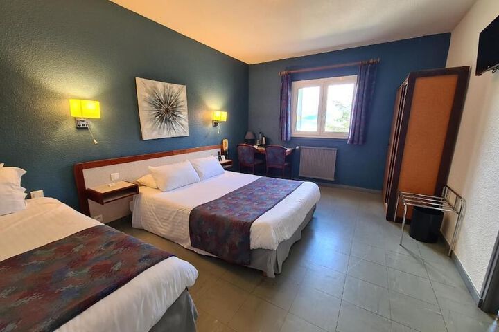 Room 10 of 45