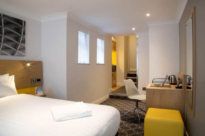 Room 6 of 20