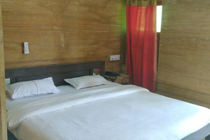 Room 9 of 12