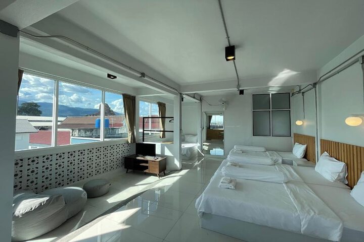 Room 10 of 77