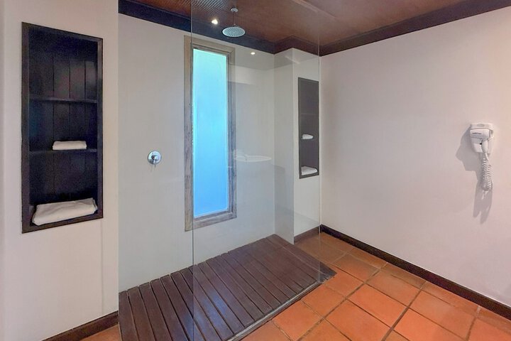 Room 12 of 30