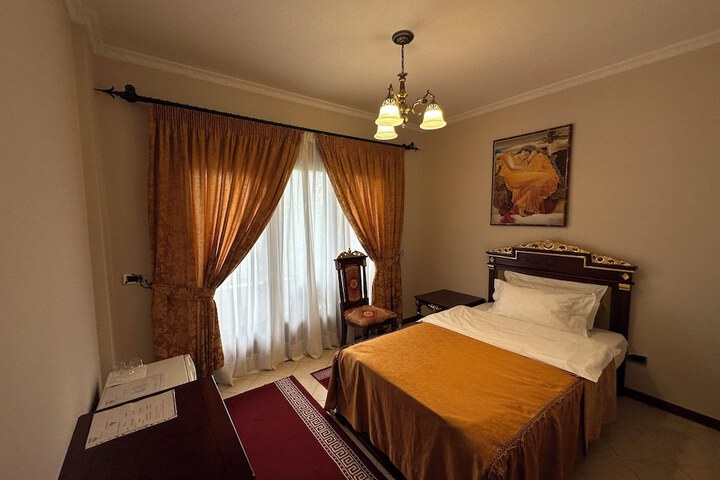 Room 13 of 64