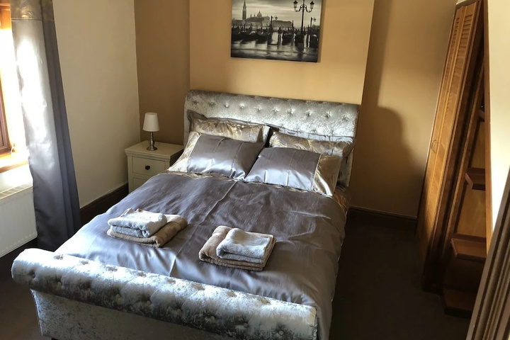 Room 5 of 14