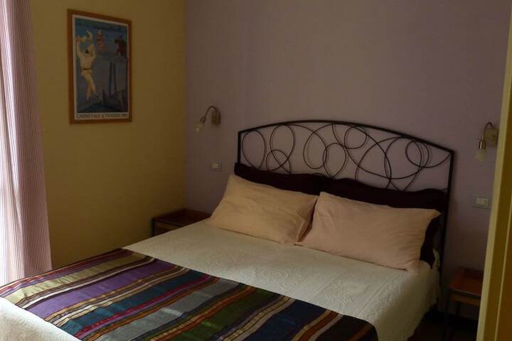 Room 3 of 32