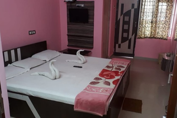 Room 7 of 9