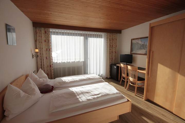 Room 6 of 23