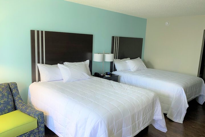 2 Queen Beds (1 of 14)