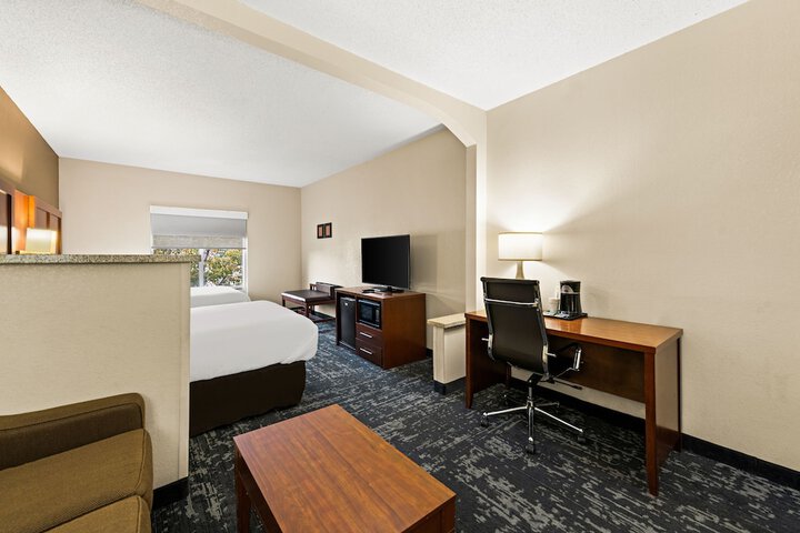 1 King Bed Suite (11 of 12)