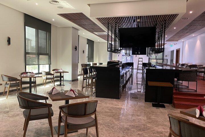 Lounge 94 of 117