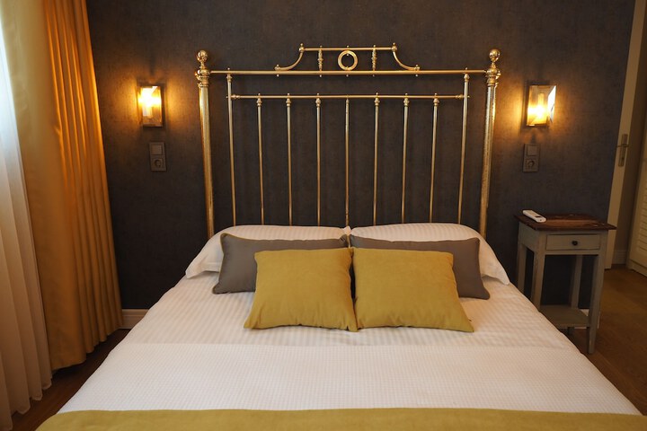 Room 4 of 20