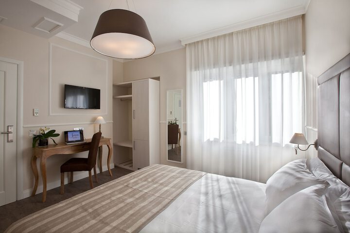 Room 6 of 74