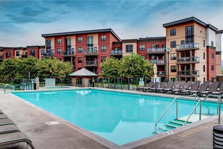  Sleeps 6