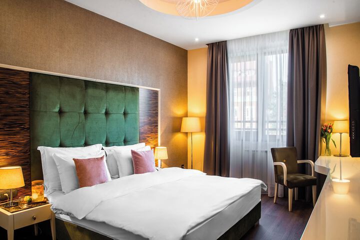 Room 32 of 74