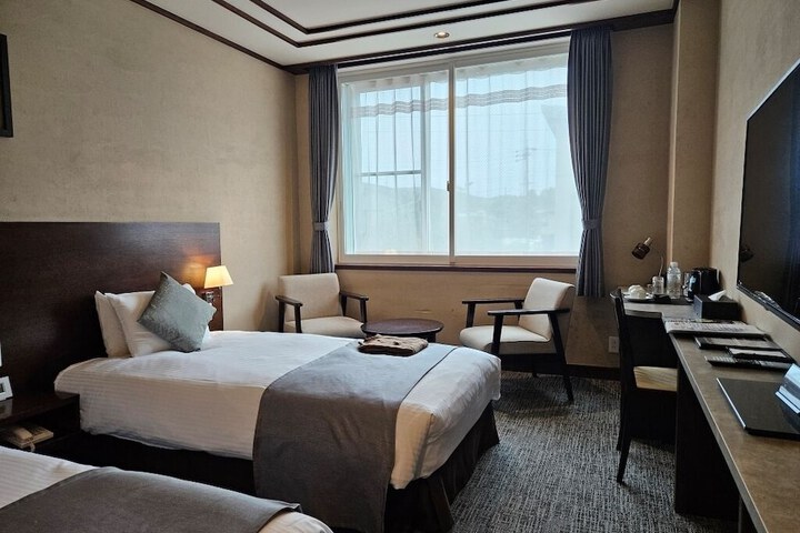 Room 28 of 48