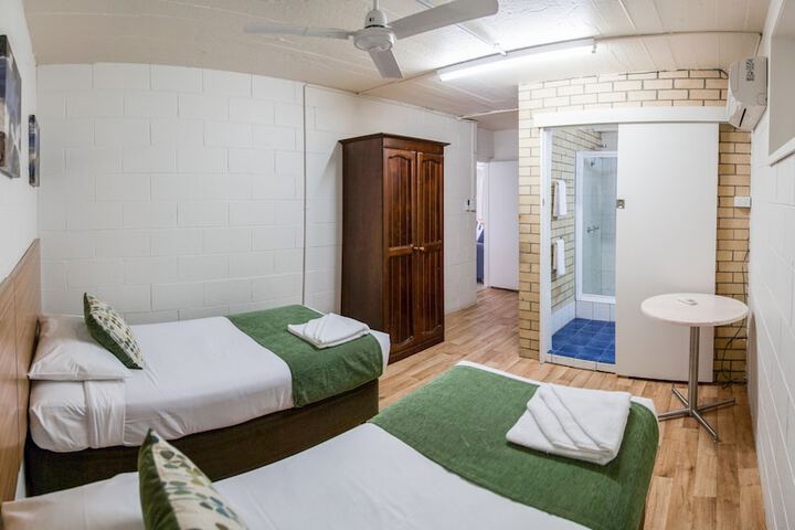 Room 11 of 73