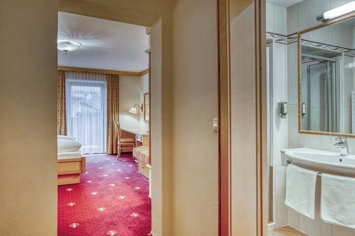 Room 37 of 171