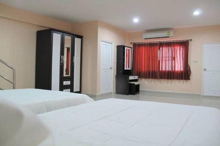 Room 6 of 17