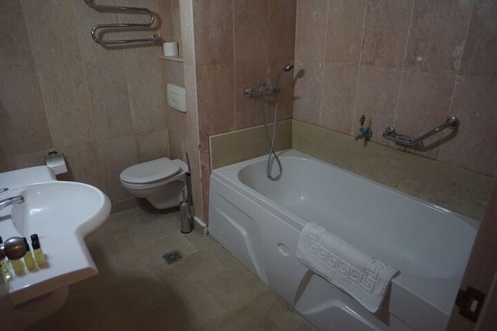 Room 10 of 25