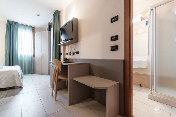 Room 14 of 30