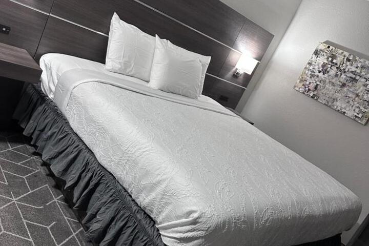1 King Bed (1 of 8)