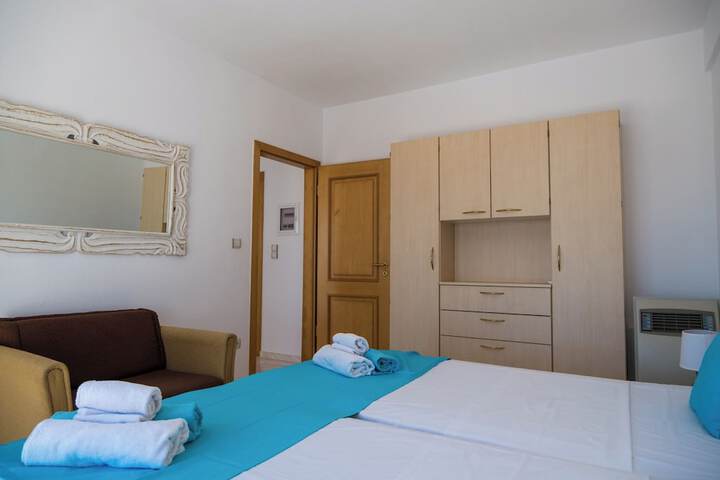Room 52 of 102
