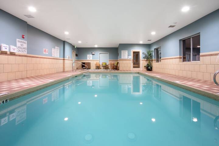 Pool Hotel