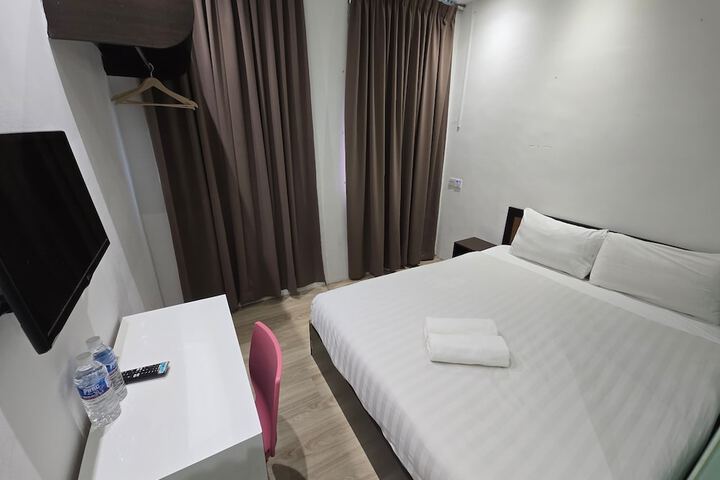Room 13 of 27