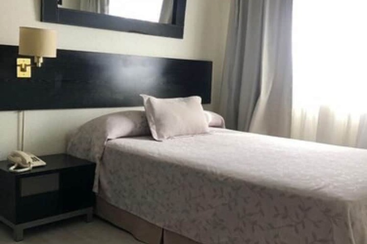 Room 10 of 37