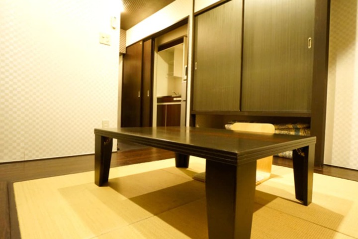Room 7 of 16