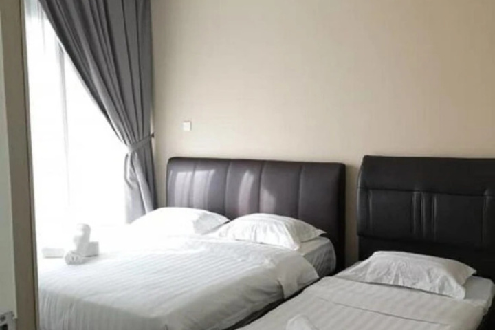 Room 6 of 18