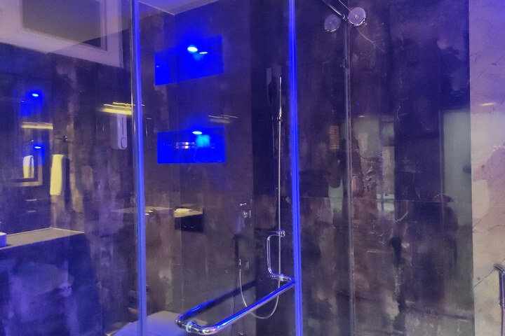 Room 73 of 110