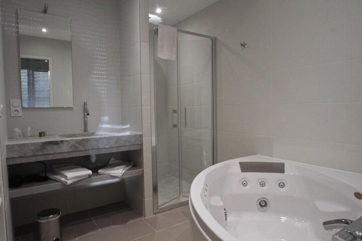 Room 25 of 61