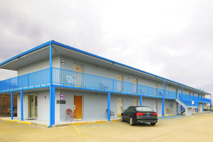 Exterior of Marshall Lodge by OYO Hwy 65