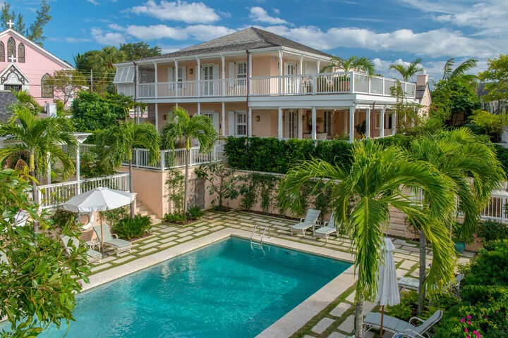 Eleven Bahama House in Dunmore Town