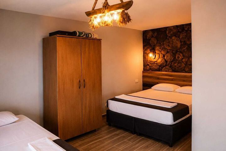 Room 2 of 10