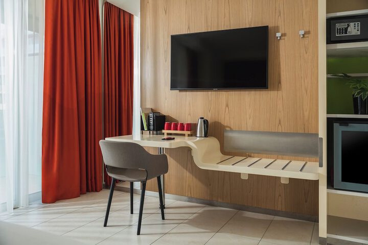 Room 17 of 153