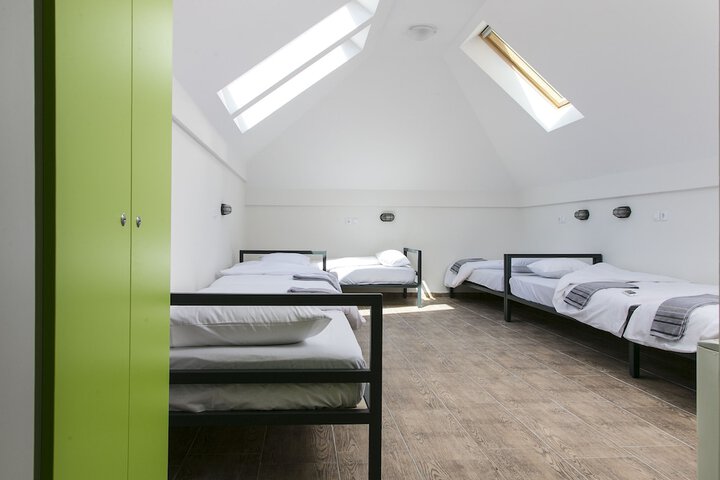 Room 10 of 65