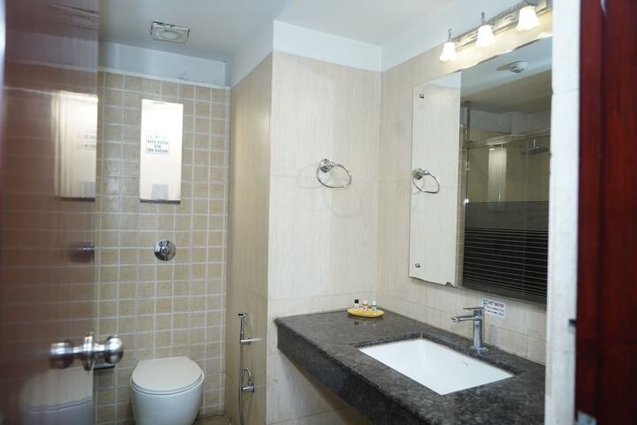 Room 9 of 12