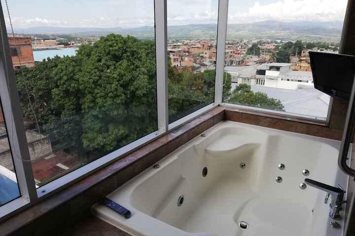 Hot Tub 44 of 107