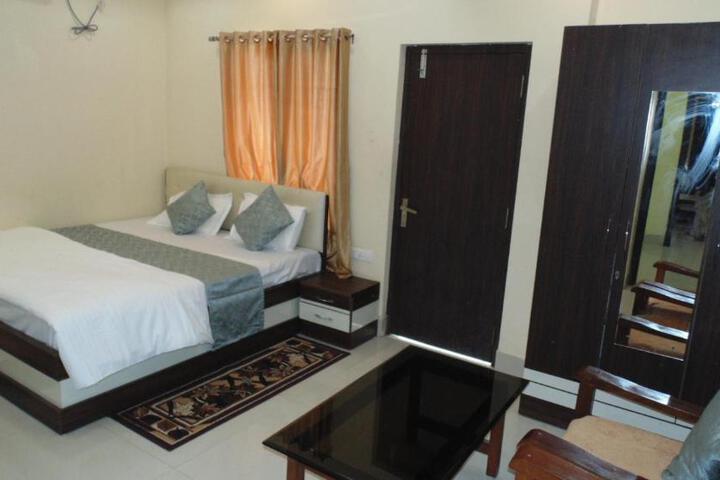 Brahmpushp Hotel