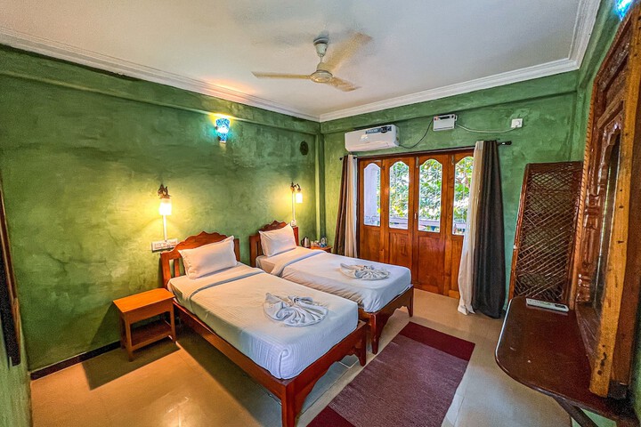 Room 2 of 49