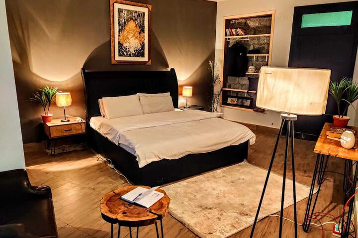 Room 7 of 16