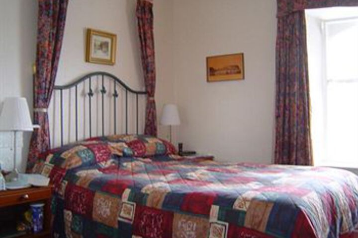 Room 6 of 10