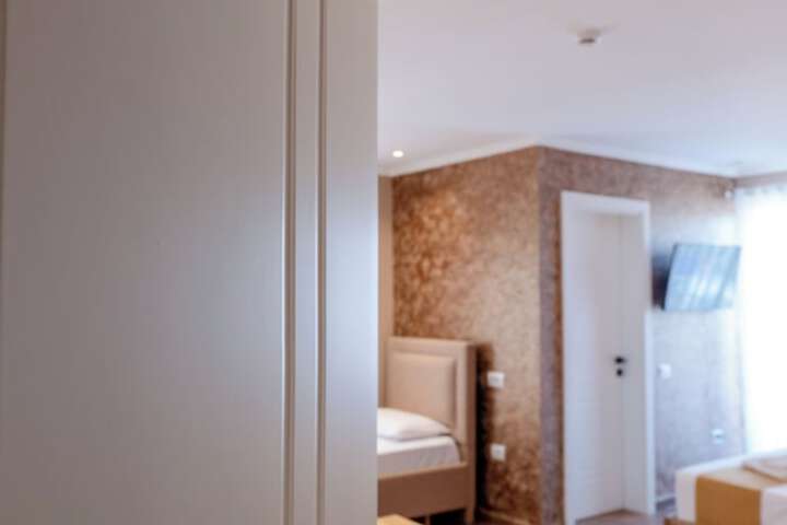 Room 76 of 129